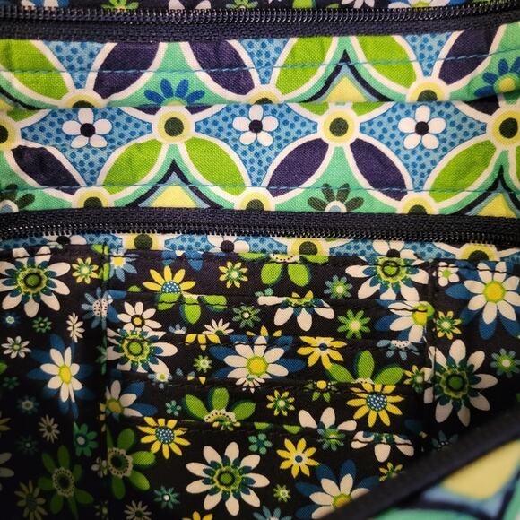 Vera Bradley large cross body purse with embroidered Initial H - Picture 8 of 11